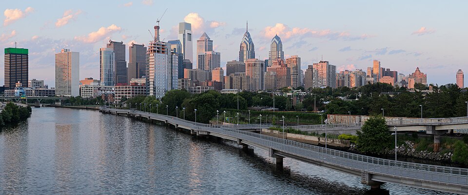 纽约到费城 Philadelphia 包车：历史城区、宾大与单程往返｜Philadelphia from South Street Bridge July 2016 panorama 2