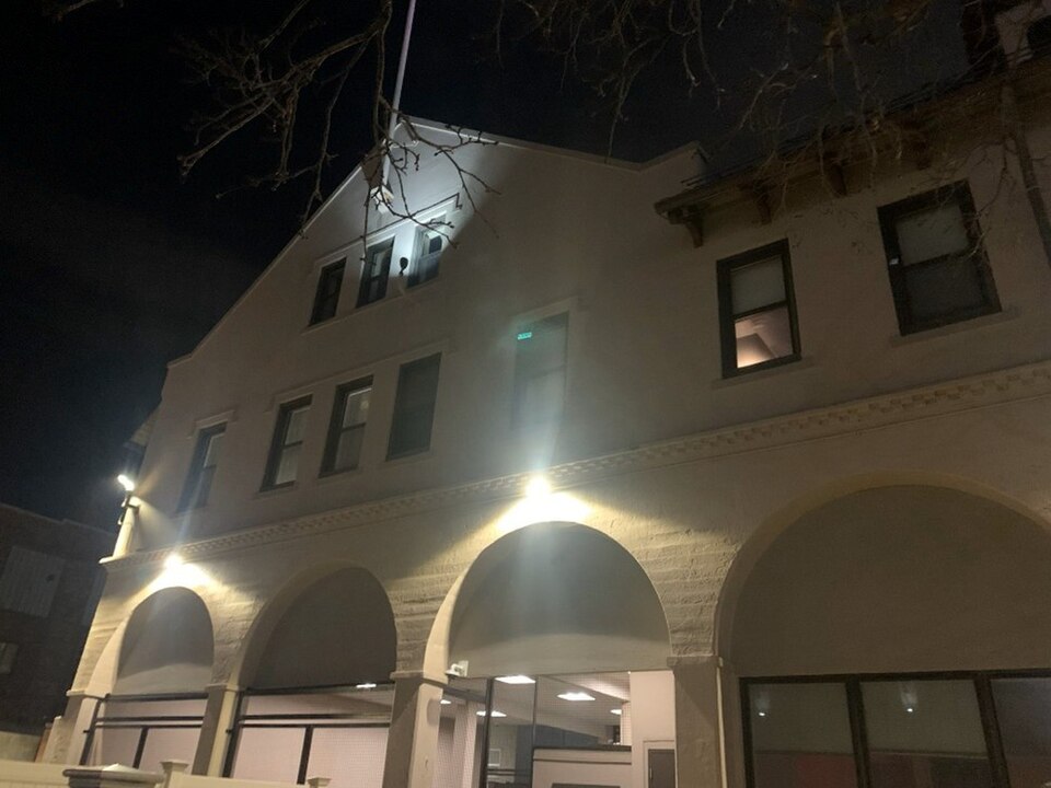 波士顿大学访校怎么安排？沿街校园与会合点｜Braves Field Administration Building Main Entrance Current Boston University Police Station