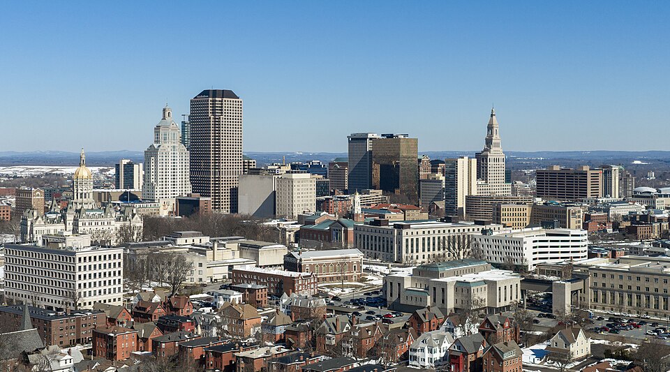 纽约到哈特福德 Hartford 包车：会议、文学景点与康州跨城接送｜Skyline of Hartford, Connecticut