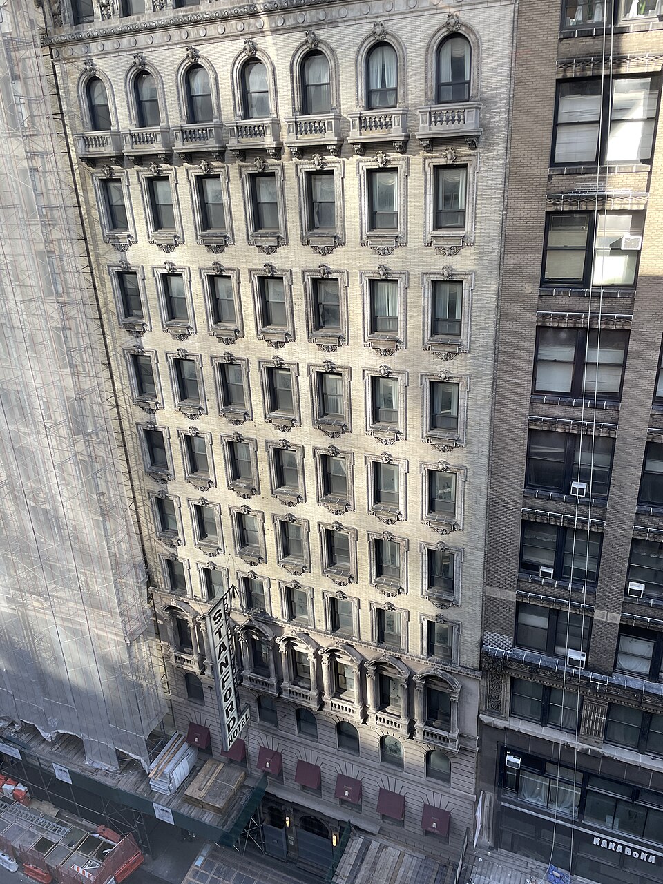 纽约酒店住哪个区域方便？中城、下城与上城交通比较｜Hotel Stanford (south facade), 43 West 32nd Street, Koreatown, Midtown Manhattan 02