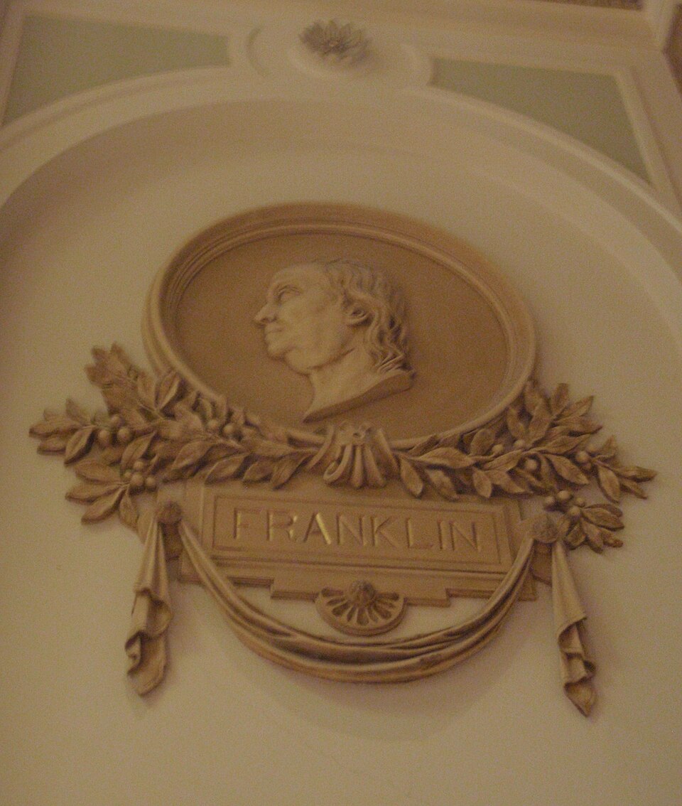 华盛顿国家肖像馆值得去吗？人物看展、庭院与下午路线｜Franklin - Patent Office Building