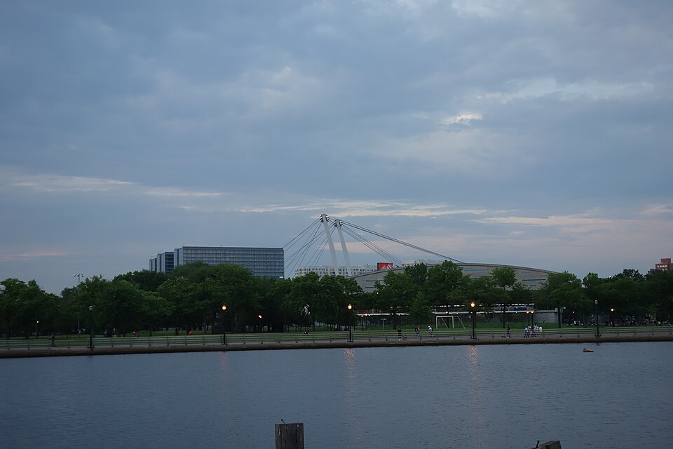 法拉盛草原公园怎么逛？地标、步行与亲子取舍｜Flushing Meadows Fair Grounds td (2018-05-26) 217 - Fountain of the Planets, Flushing Meadows Natatorium