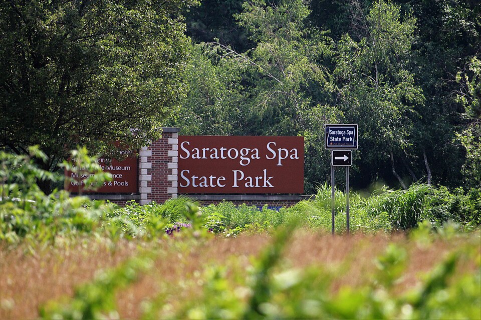 萨拉托加温泉怎么玩?不看赛马的家庭短假|Saratoga Spa State Park (sign), Saratoga Springs, New York