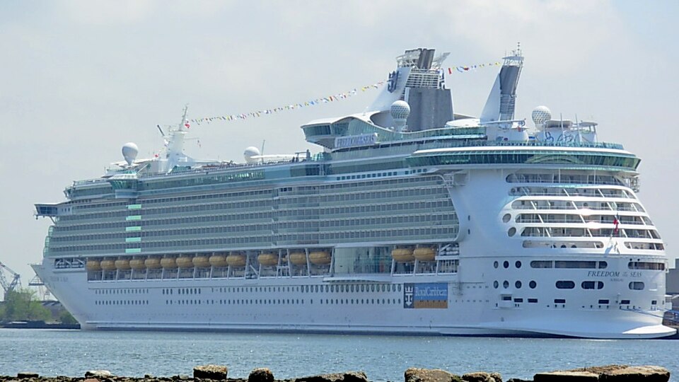 Cape Liberty登船前到太早怎么办？预约时段与等待｜Freedom of the Seas (cropped)