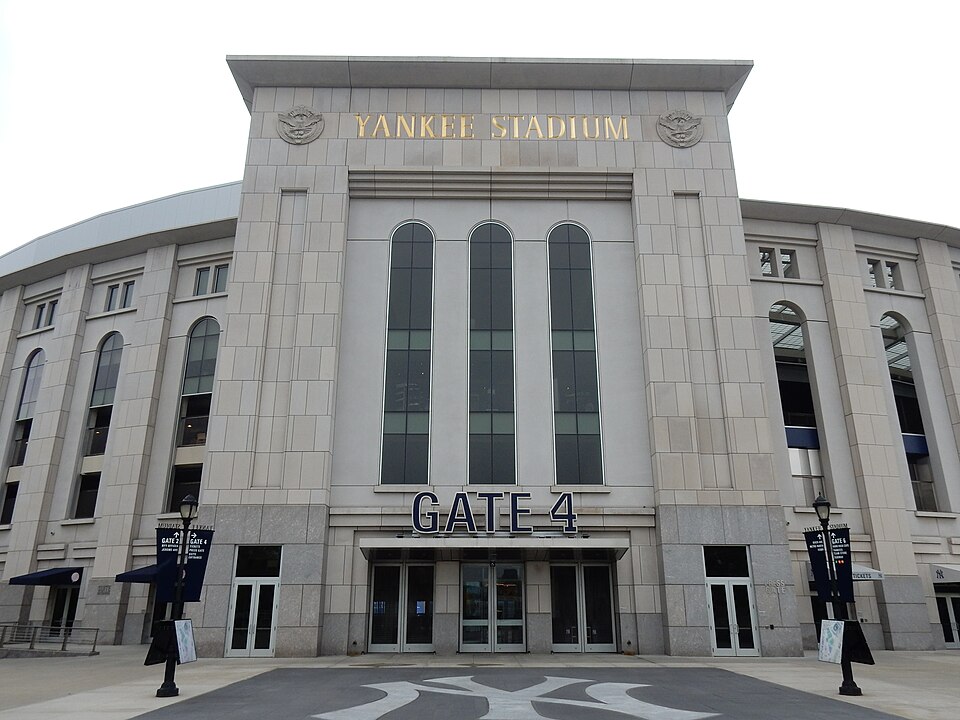 洋基球场带孩子看球怎么准备？包袋与散场接送｜Yankee Stadium (27353652982)