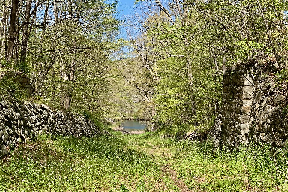 新泽西Waterloo村怎么玩？运河与工业历史家庭半日｜Morris Canal, Inclined Plane 4 West, Waterloo Village, NJ - looking northwest