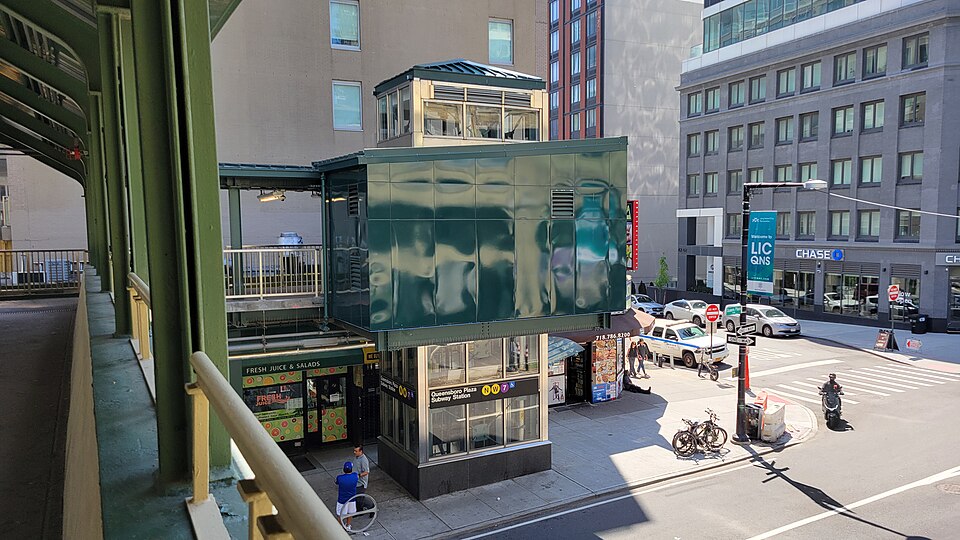 纽约长岛市适合住吗？皇后区酒店与家庭出行半径｜Queensboro Plaza td (2025-05-17) 06 - Southern Entrance, Elevator