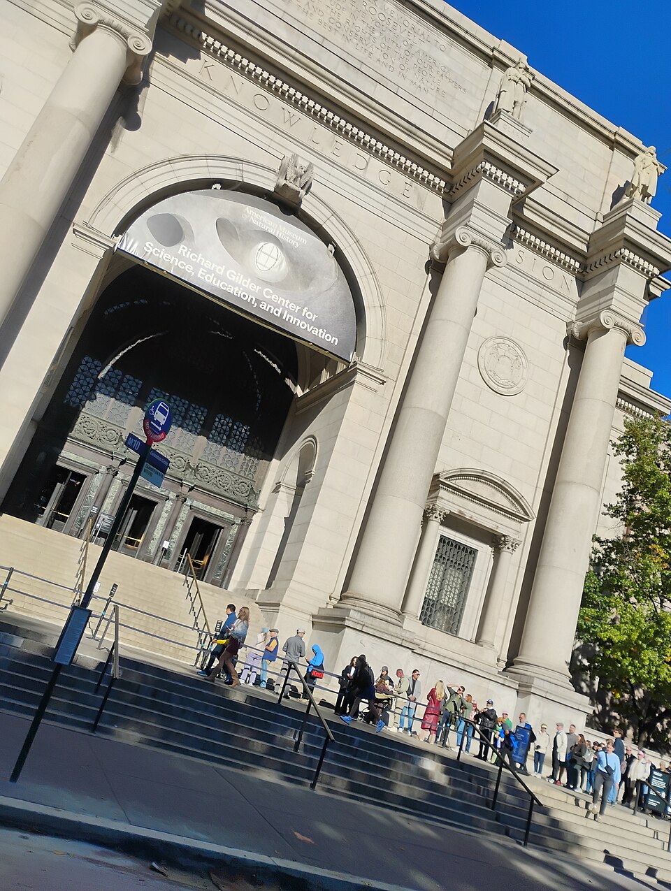 纽约三大博物馆怎么选？自然历史、大都会与MoMA家庭攻略｜Facade of the American museum of natural history NYC (5)