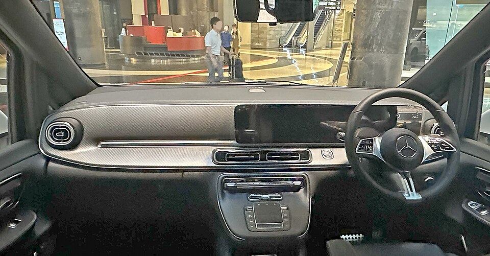包车车型照片能判断空间吗？座椅布局与行李实测核对｜Mercedes-Benz V 220 d long (W447) interior 1