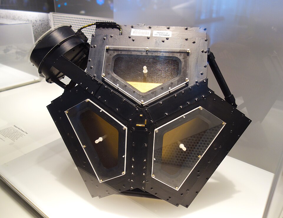 MIT博物馆怎么去？科学看展、孩子年龄与Cambridge交通｜Plasma science experiment, flight spare for Voyager 1 and 2, view 2 - MIT Museum - Cambridge, MA - DSC09045