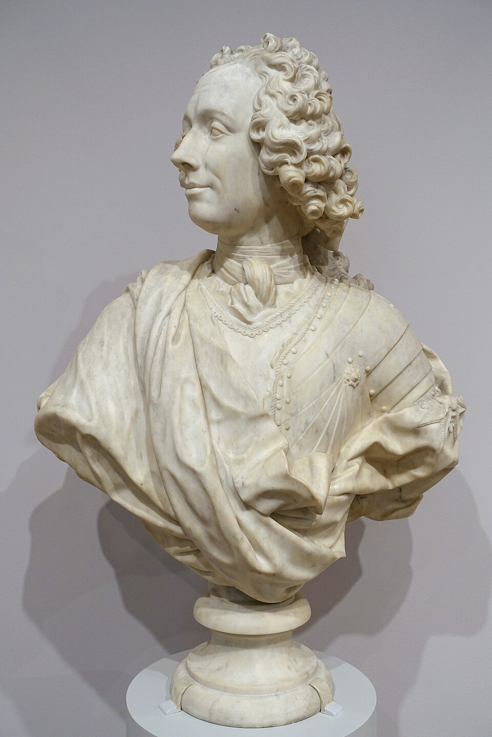 哈佛艺术博物馆怎么安排？免费政策与访校半日｜A Knight of the Order of the Holy Spirit, by Rene-Michel Slodtz, c. 1750, marble - Fogg Art Museum, Harvard University - DSC01291