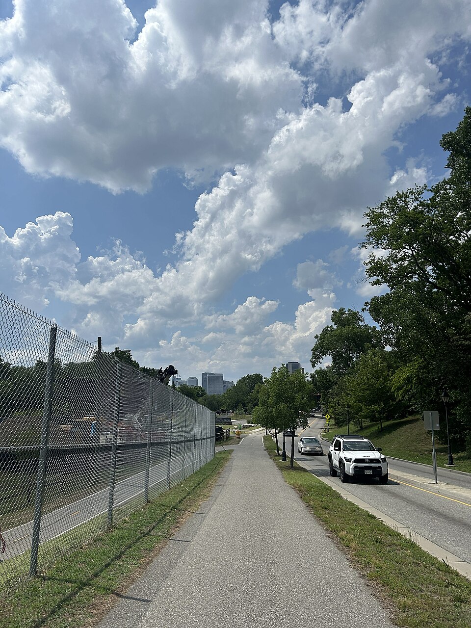 纽约到里士满（弗吉尼亚州） Richmond, Virginia 包车：商务抵达、城市文化与弗州多日路线｜Richmond Skyline Dock Street
