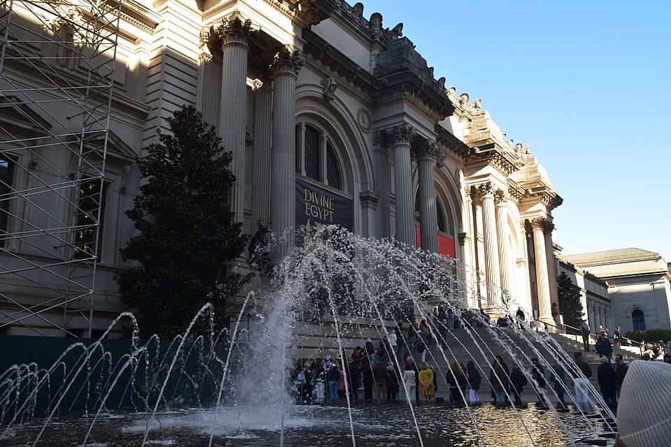 纽约有人看展有人购物怎么安排？分头行程与接送会合｜Metropolitan Museum of Art main building, 5th Avenue entrance 01