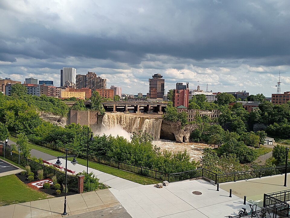 纽约到罗切斯特 Rochester 包车：大学探访、博物馆与纽约州西部行程｜High Falls Terrace Park, Rochester NY June 2025