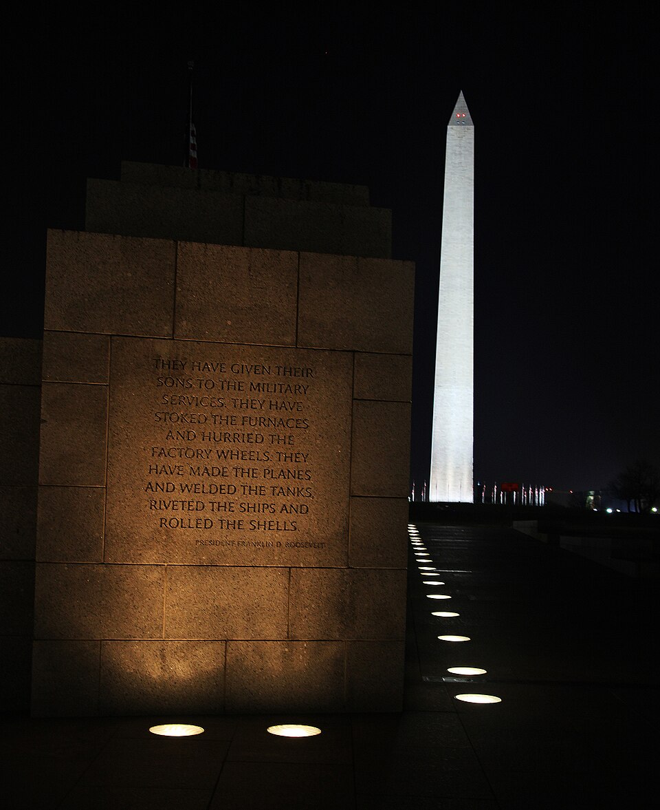 华盛顿二战纪念碑怎么逛?国家广场短路线与父母休息|World War II Memorial - Atlantic side entrance marker - interior - 2011 (6444498481)