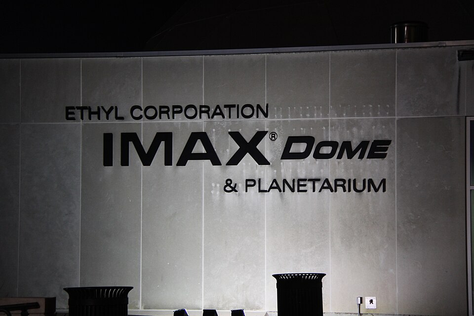 弗吉尼亚科学博物馆怎么玩？里士满亲子互动与交通安排｜IMAX Dome sign, Science Museum of Virginia