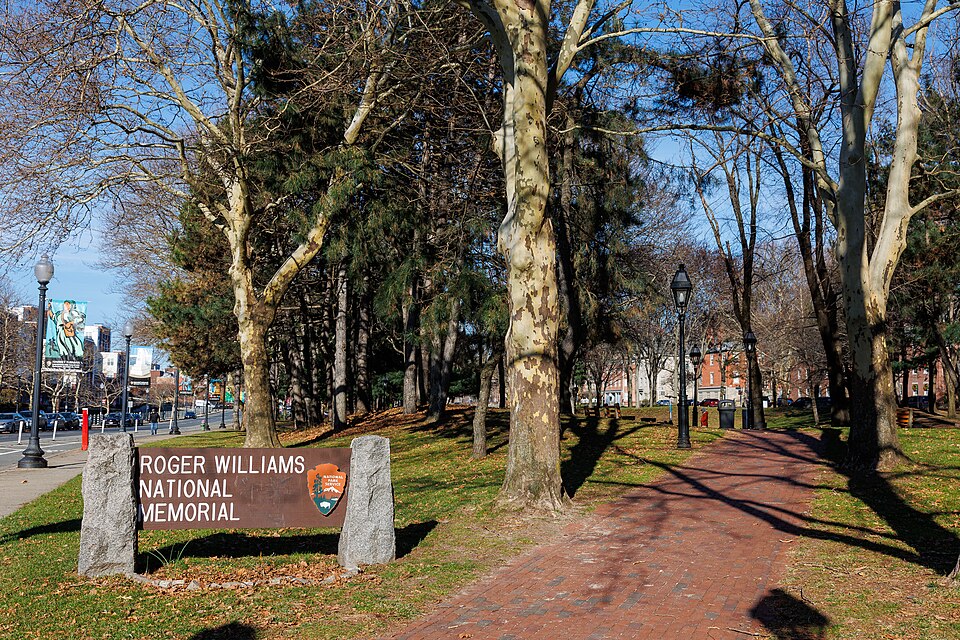 罗杰威廉斯纪念公园看什么？普罗维登斯历史短停｜Roger Williams National Memorial sign