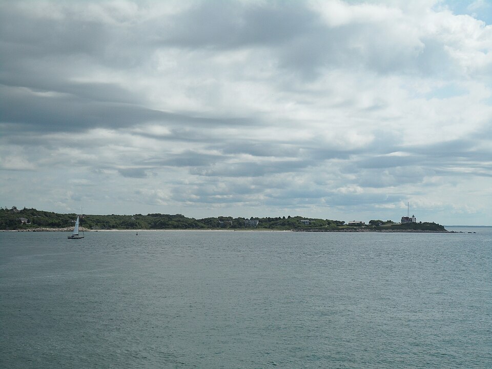 南塔克特岛值得专程去吗？渡轮、住宿与家庭取舍｜Nobska Lighthouse Woods Hole Harbor Marthas Vineyard Steamship Authoritys Ferry Route Vineyard Nantucket Sounds view