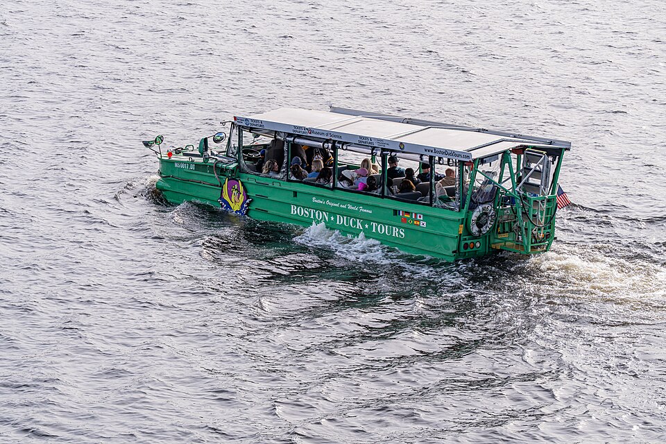 波士顿鸭子船怎么坐？出发点、时长与亲子接送攻略｜Boston Duck Tours - Duck Boats (54959750472)