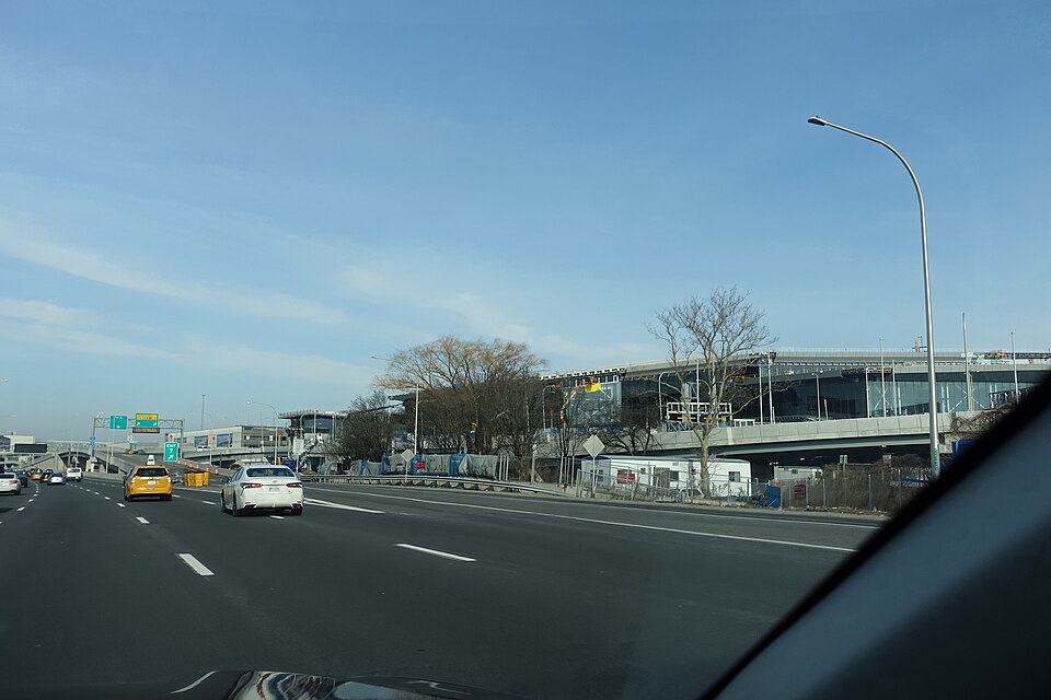 拉瓜迪亚机场到长岛包车接送攻略｜Grand Central Pkwy td (2022-01-14) 037 - LaGuardia Airport Terminal D