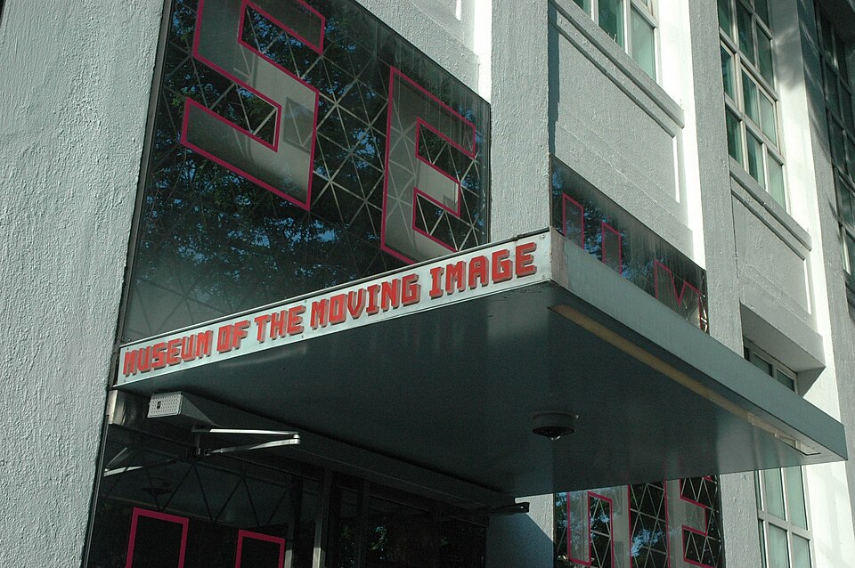 纽约影像博物馆值得去吗？影视兴趣与皇后区半日｜Museum of the Moving Image Marquee