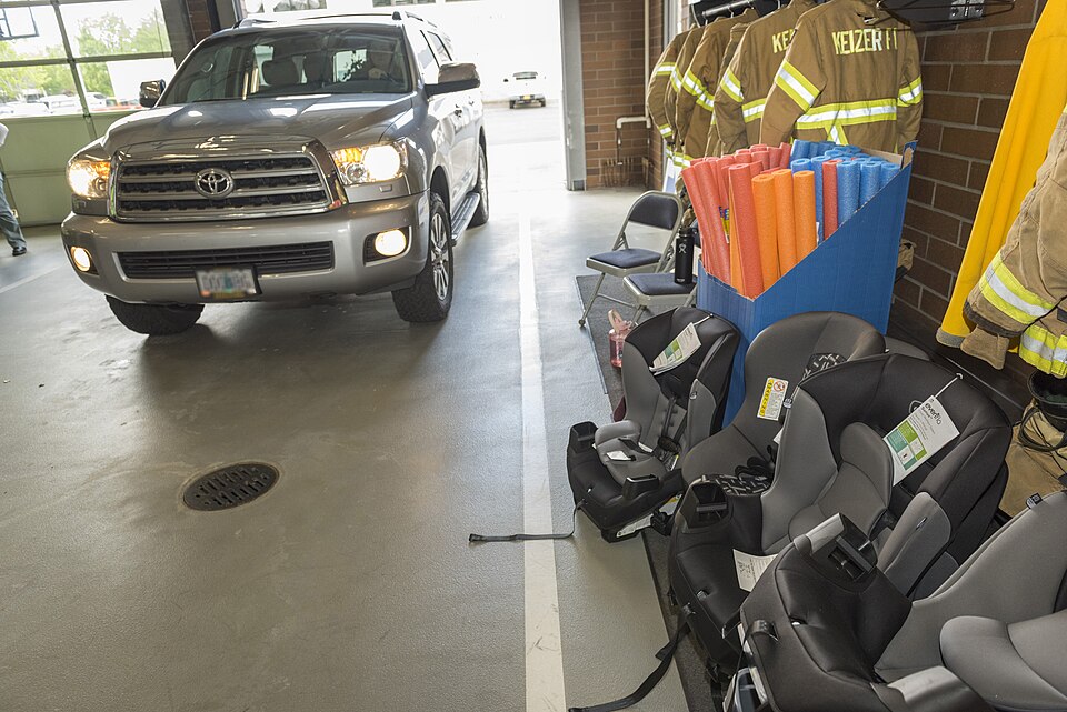 美东跨州包车，儿童座椅规定不同怎么办？家长的预订检查表｜Car seats at the ready (52082805431)