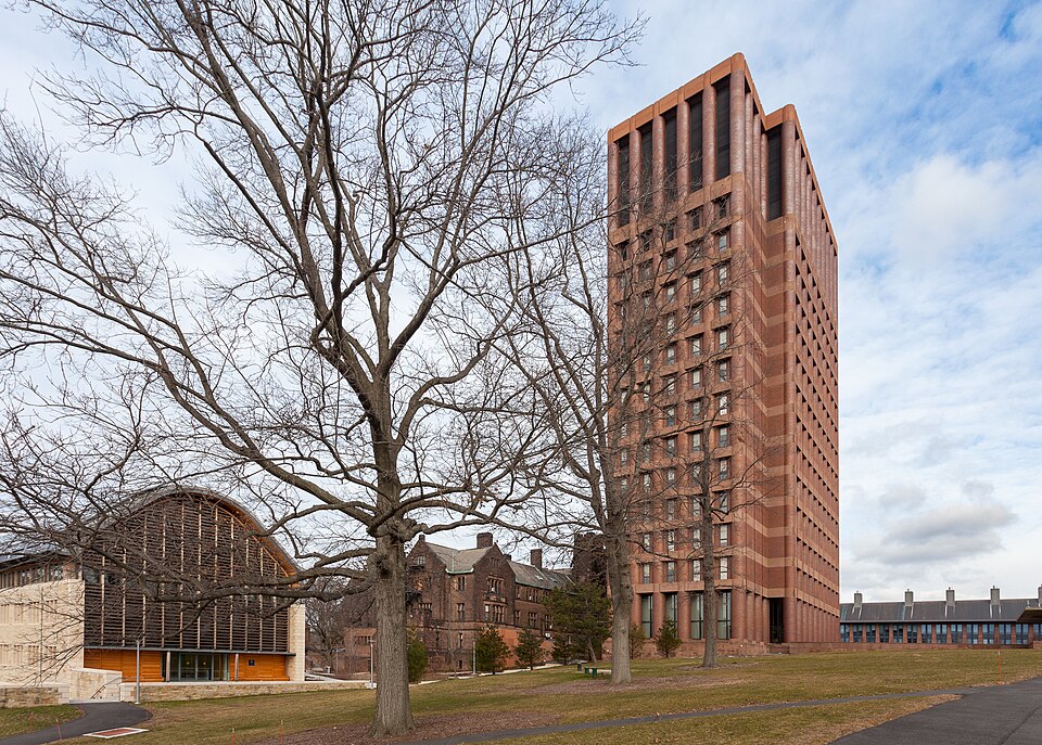 JFK机场到耶鲁大学私人接送攻略：跨州路线、时间倒推与预订核对｜Yale University Kroon Hall, Sloane Physics Laboratory, and Kline Tower