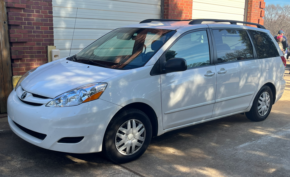 美国私人包车与租车自驾有什么区别？｜Toyota Sienna – Alt Front