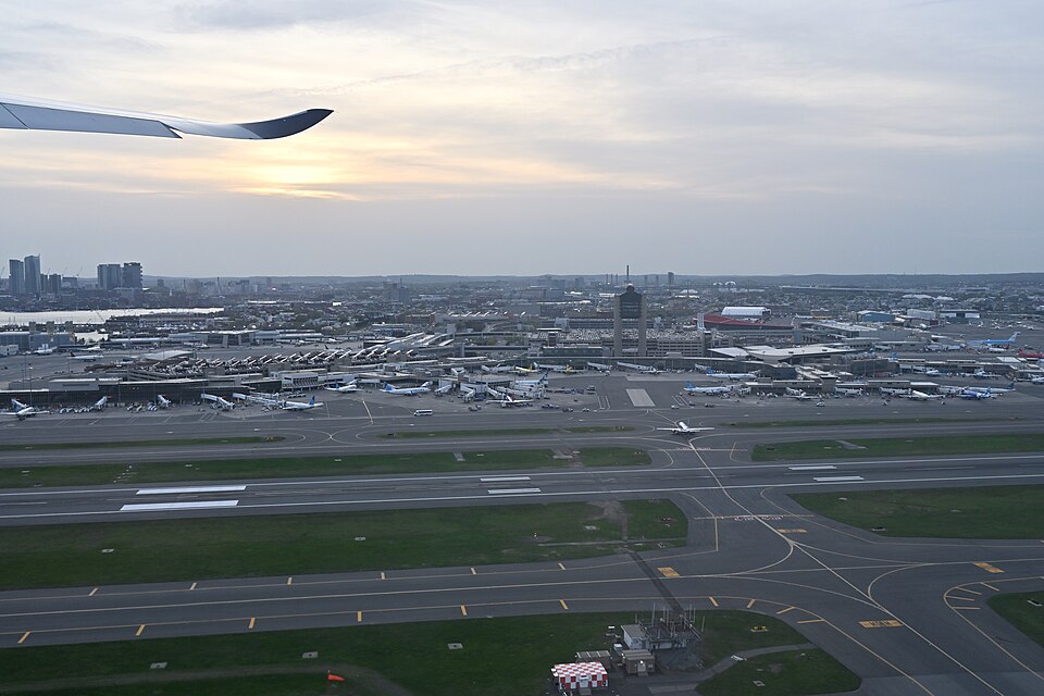 波士顿机场到Nashua怎么走？新罕布什尔探亲接送｜Boston Logan International Airport from plane departing on 22L April 2025