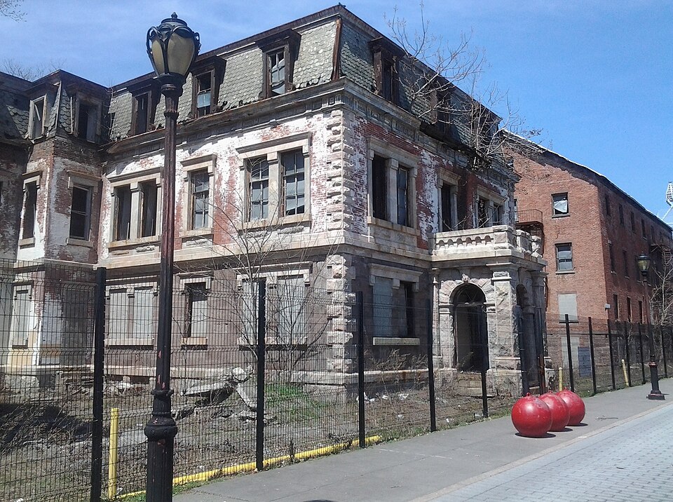 史泰登岛国家灯塔博物馆怎么去？渡轮后家庭短停｜Office Building and Lighthouse Depot Complex Staten Island 01