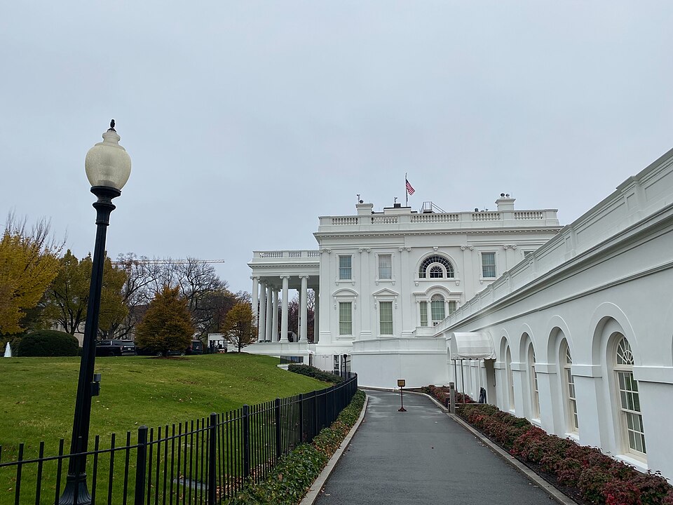 白宫外观怎么安排？拍照范围、封路与家庭接送｜Exterior of the White House West wing 001