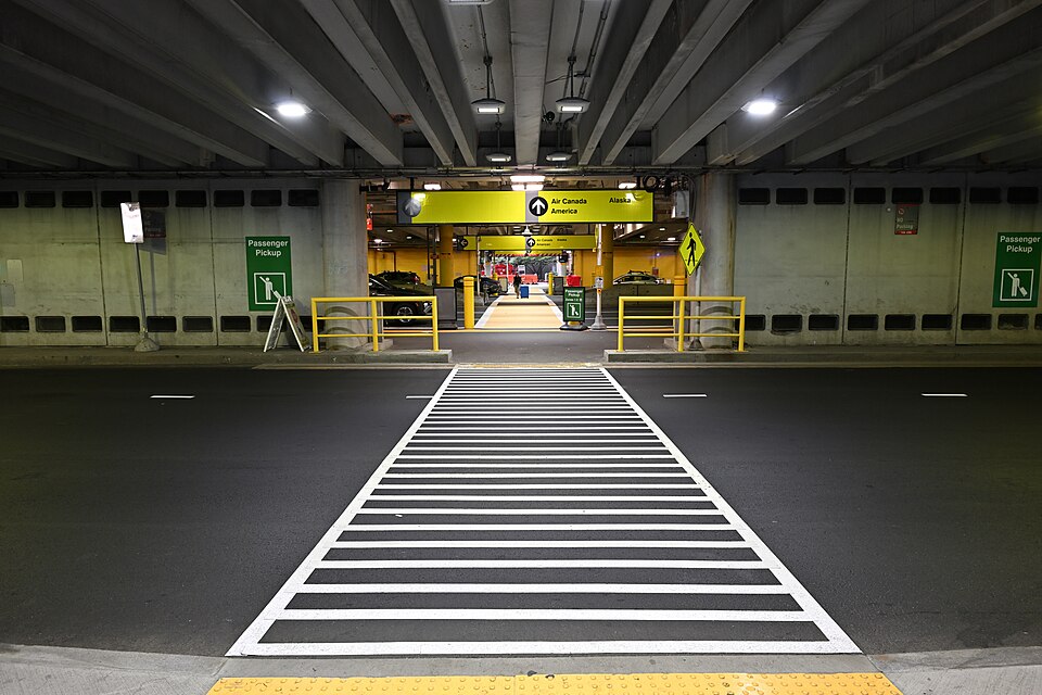 波士顿机场到Burlington怎么约车？先分马州与佛蒙特｜Boston Logan Airport Terminal B crosswalk July 2026