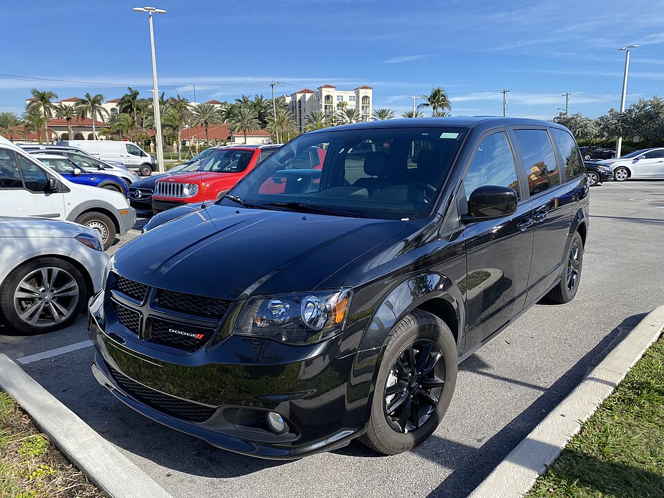 美东长途有人容易晕车怎么排？休息、座位与行程取舍｜2017 Dodge Grand Caravan (RT) GT minivan all black in Florida 1of2