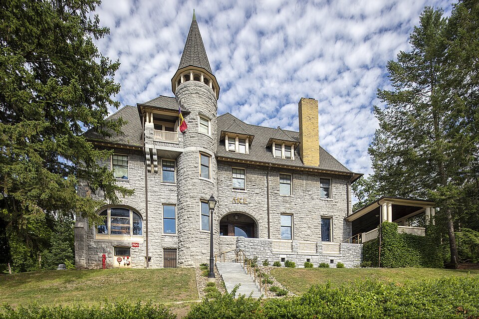 纽约到伊萨卡 Ithaca 包车：康奈尔、大学搬家与指湖短假｜Deke House (Ithaca NY)
