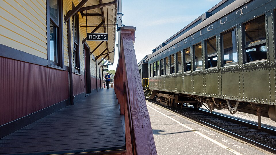 康州Essex蒸汽火车怎么玩？火车与游船组合取舍｜Essex Steam Train Ticket Platform (53796672533)