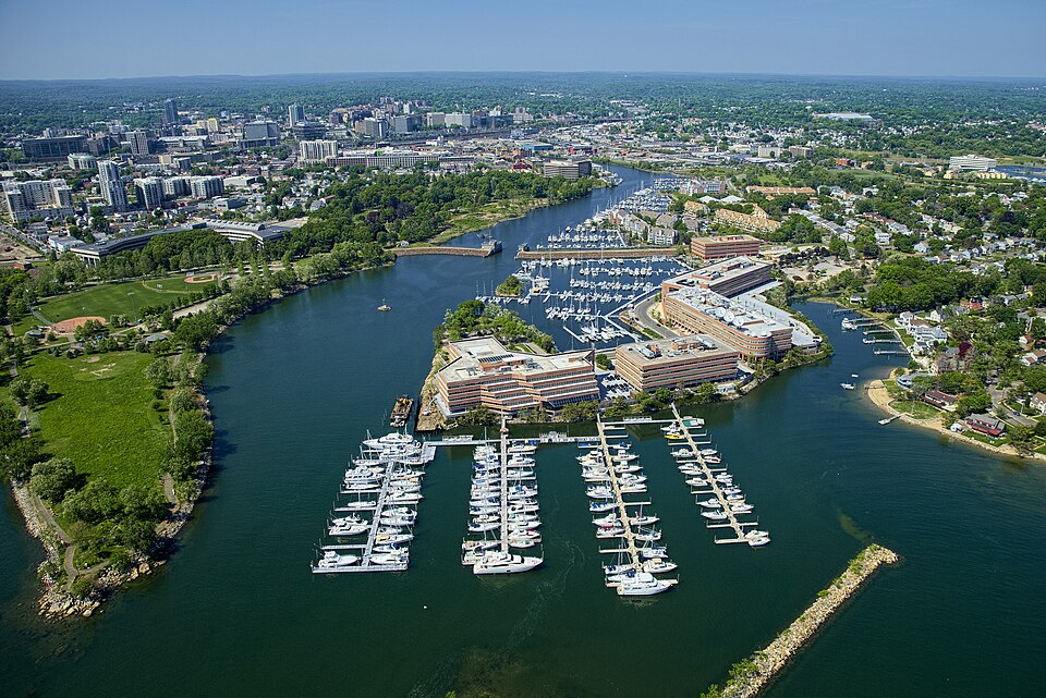 JFK机场到Stamford怎么安排？探亲地址与跨州接送｜Shippan Landing Stamford Connecticut Skyline Aerial