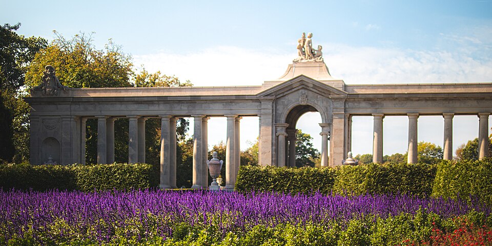 Nemours庄园怎么参观？花园、季节与父母步行取舍｜Nemours Estate Colonnade