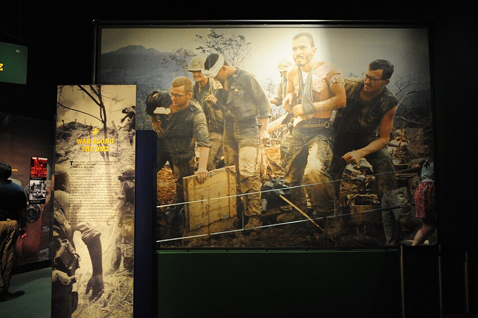 国家海军陆战队博物馆怎么去？免费参观与家庭路线取舍｜A part of the Vietnam exhibit at the Marine Corps Museum in Triangle, Va, is photographed during a tour of sites in the National Capital Region by members of the Marine Corps Executive Forum (MCEF), July 8 110708-M-KS211-320