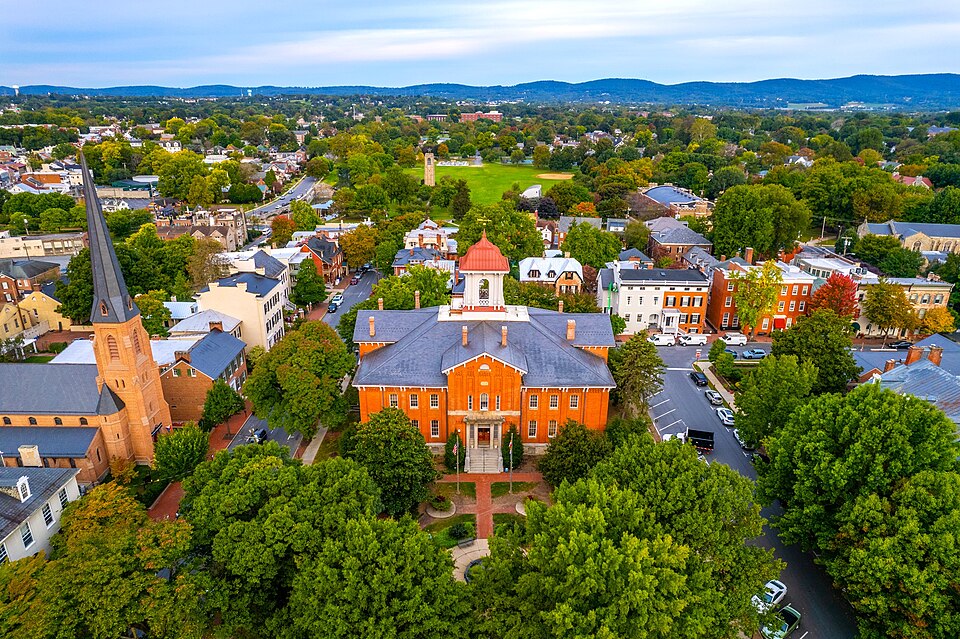 马里兰Frederick怎么玩？历史街区与美东家庭停靠｜Frederick City Hall Aerial
