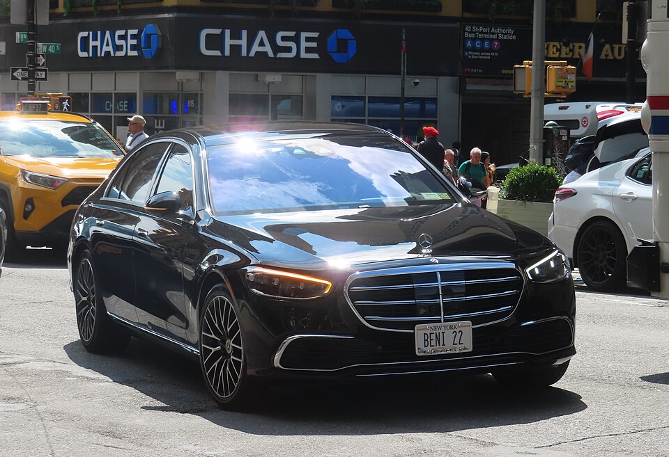 纽约商务包车指南：机场、酒店与会议场地之间的交通安排｜Mercedes-Benz S-Class (54117378027)