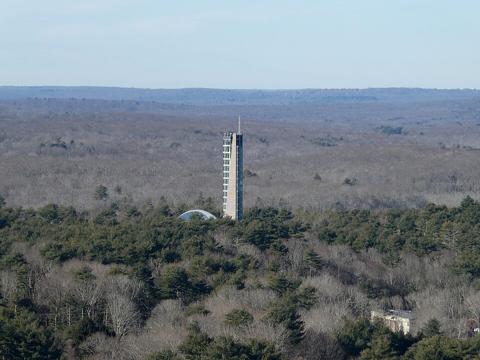 康州Mashantucket原住民博物馆怎么参观？家庭看展路线｜Mashantucket Pequot Museum tower from Lantern Hill, December 2023