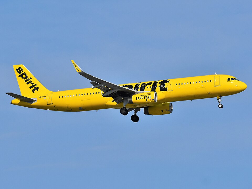 从纽约市区前往纽瓦克机场，送机怎样安排才稳妥？｜Spirit Airlines Airbus A321-231 N677NK approaching Newark Airport