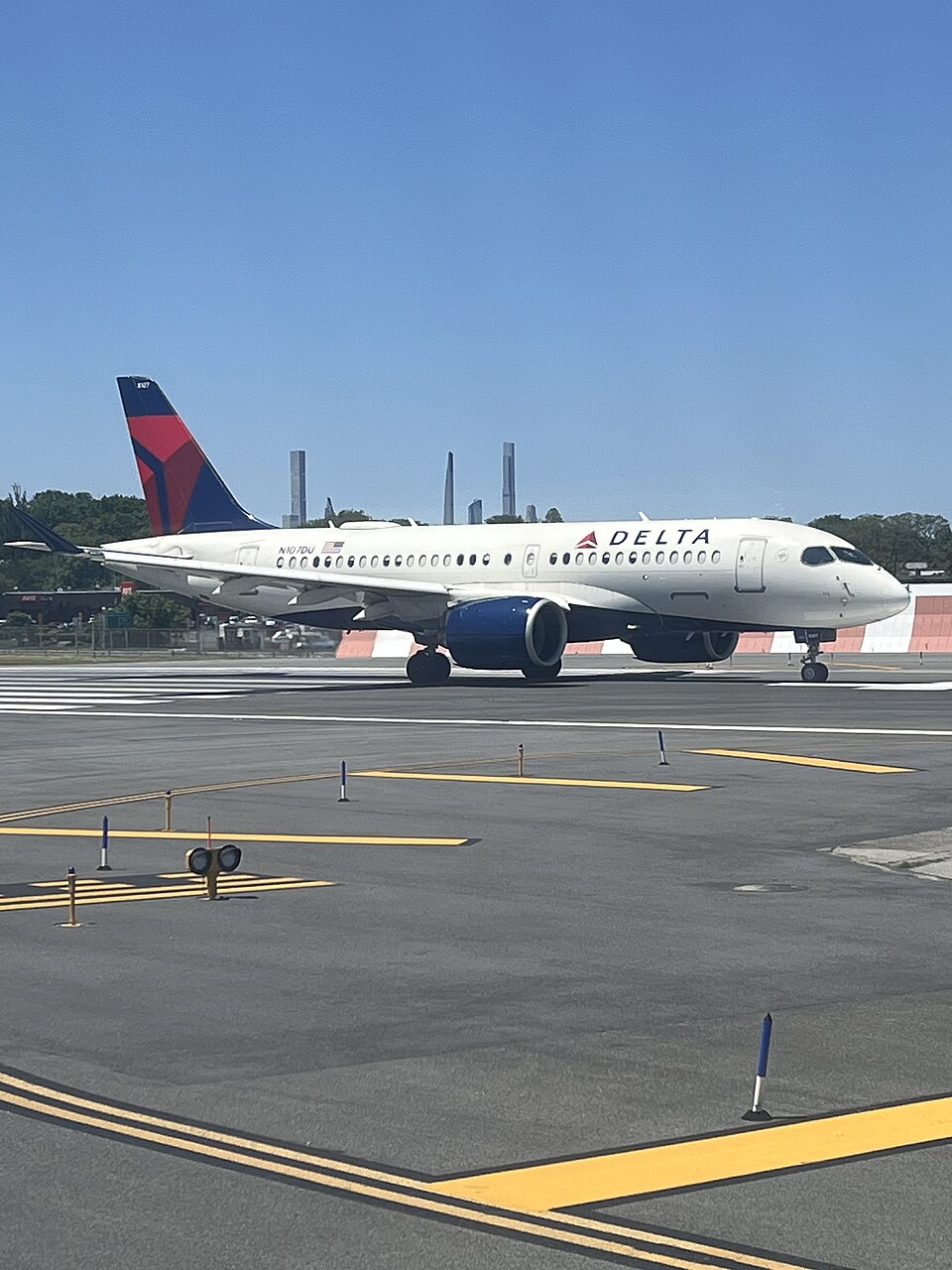 拉瓜迪亚机场到Yonkers怎么走？家庭行李与到门接送｜Delta Airplane at LaGuardia Airport