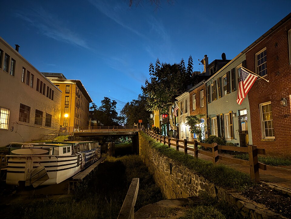 华盛顿乔治城怎么玩？运河、坡路与家庭半日｜C&O Canal in Georgetown at Dusk