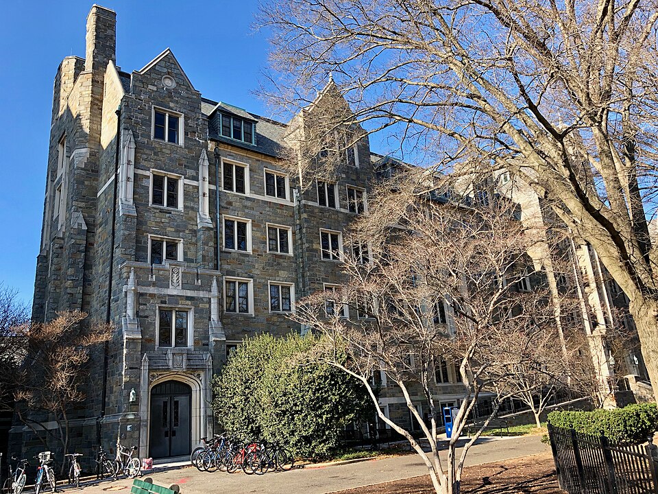乔治城大学访校怎么安排？坡路、入口与家庭接送｜Copley Hall, Georgetown University, Georgetown, Washington, DC (39641777203)