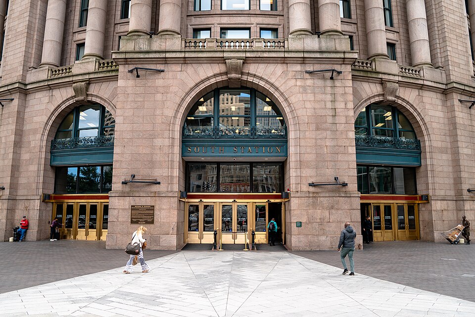 波士顿South Station怎么接送？火车、巴士与集合点｜South Station, Boston front entrance