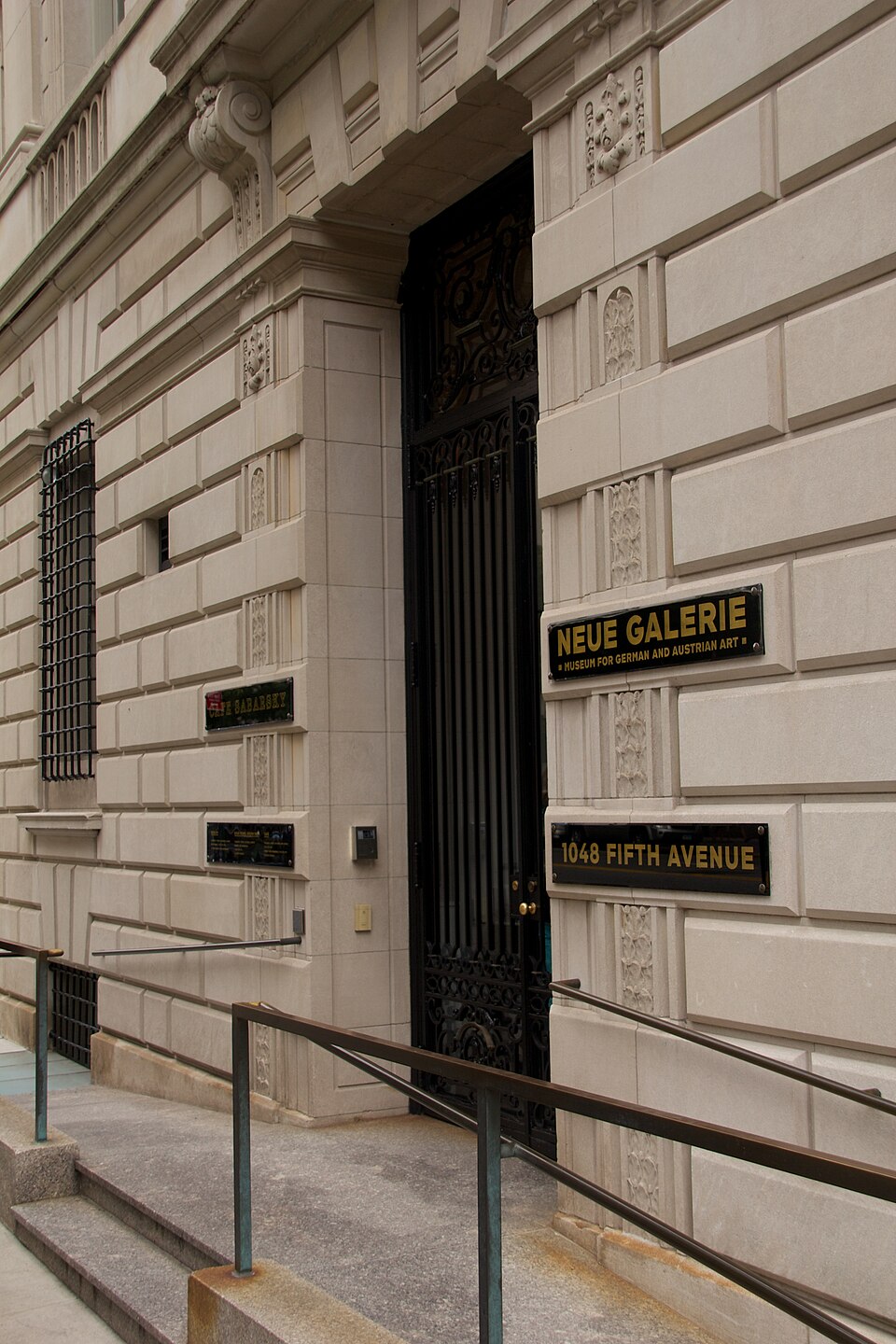 纽约新画廊适合带孩子吗?年龄限制、开放与上东区交通|Entrance to the Neue Galerie New York 1