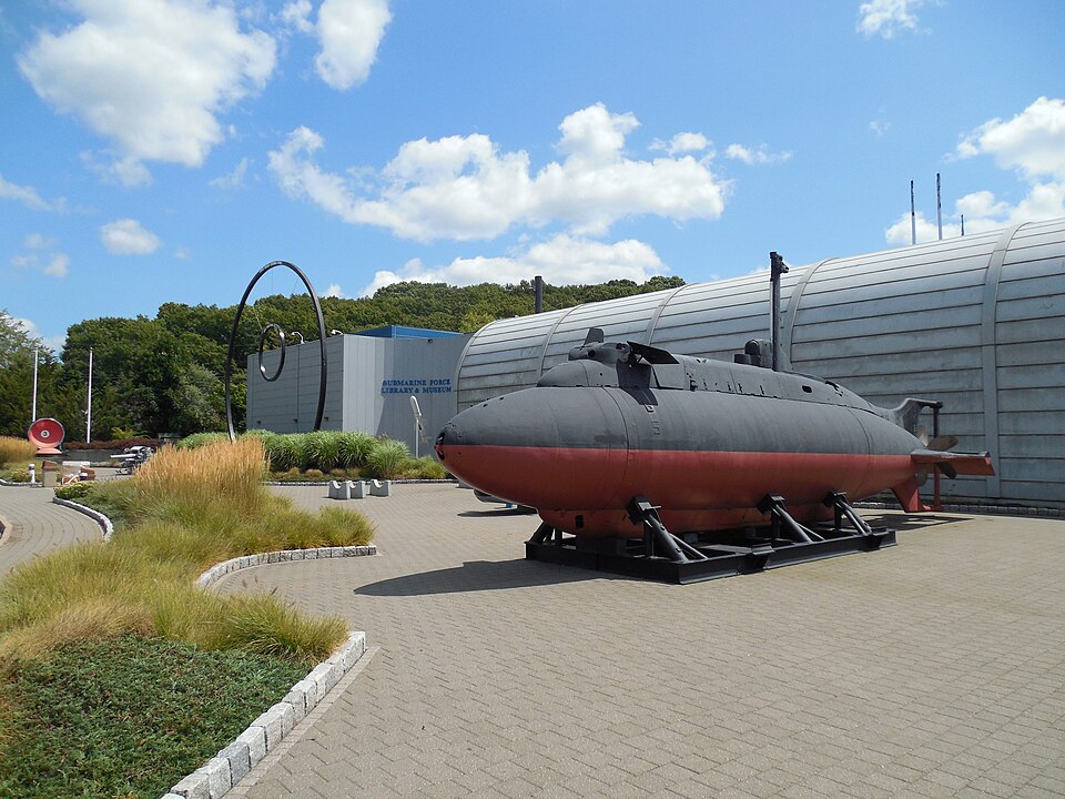 康州潛艇博物館怎麼玩？鸚鵡螺號與親子登艇取捨｜Submarine Force Library and Museum, Groton CT