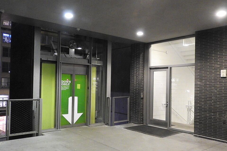 紐約高線公園怎麼走？短路線、電梯核對與接送入口｜Hi Line office entrance elevator jeh