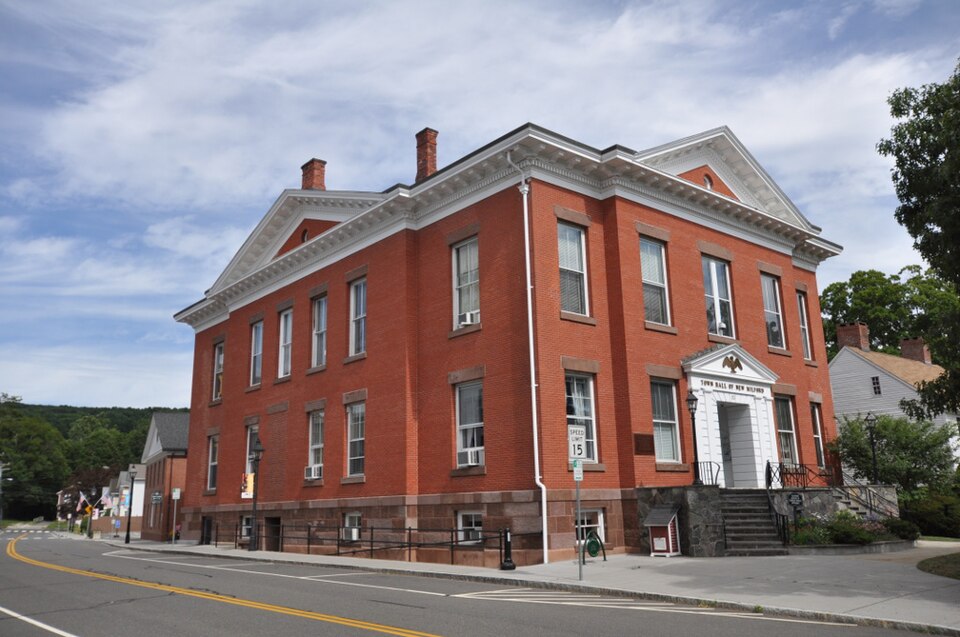 康州New Milford歷史街區怎麼玩？河岸小鎮家庭短停｜NewMilfordCT TownHall